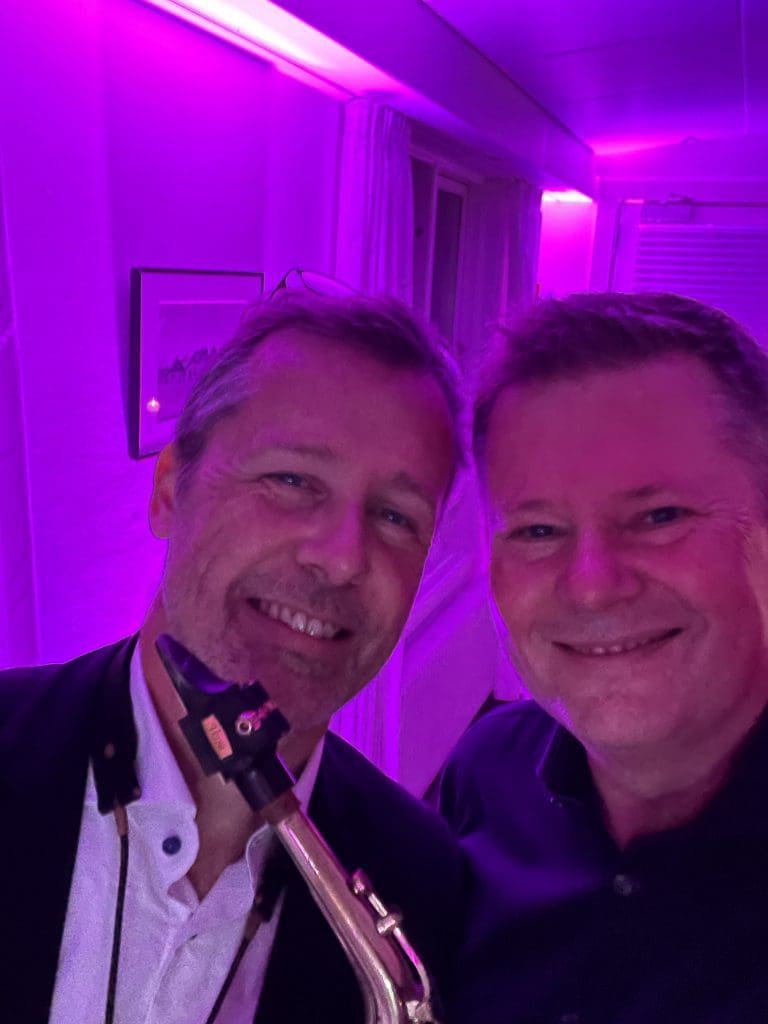 Dj og Sax kan du booke hos Flyverskjul