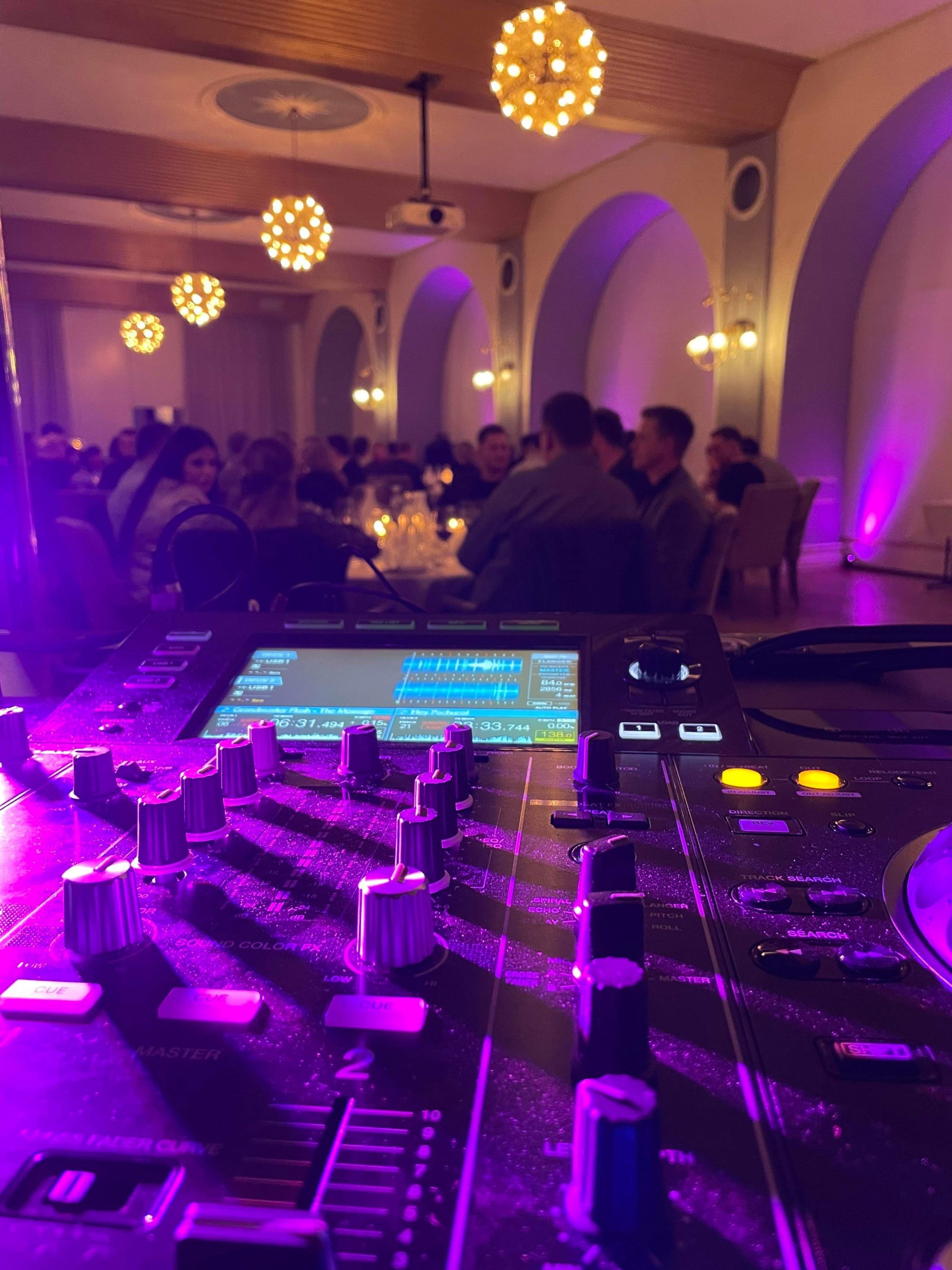 Dj til firmafest